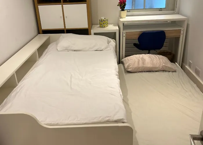 Beautiful Double Room In A Central Location Next To Various Tube Stations With Breakfast And Yoga Options Available On Site